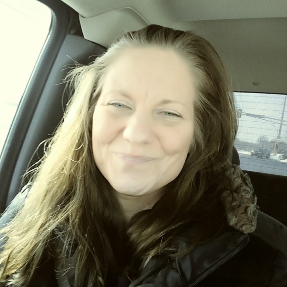 Meet your Posher, Traci - Picture 2 of 5